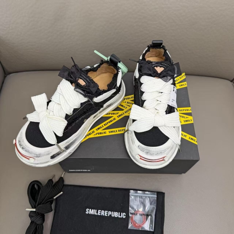 Smilerepublic Canvas Shoes